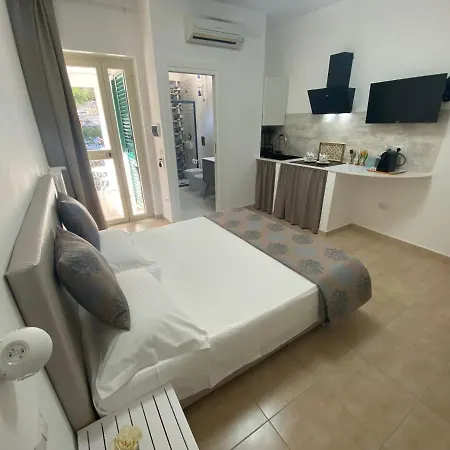 Casa Fiorita ויאסטה